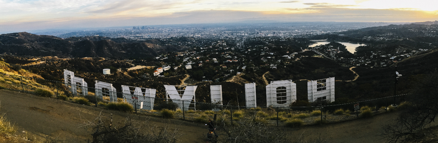 Travelers Who Encountered Celebrities On The Road Share Their Stories